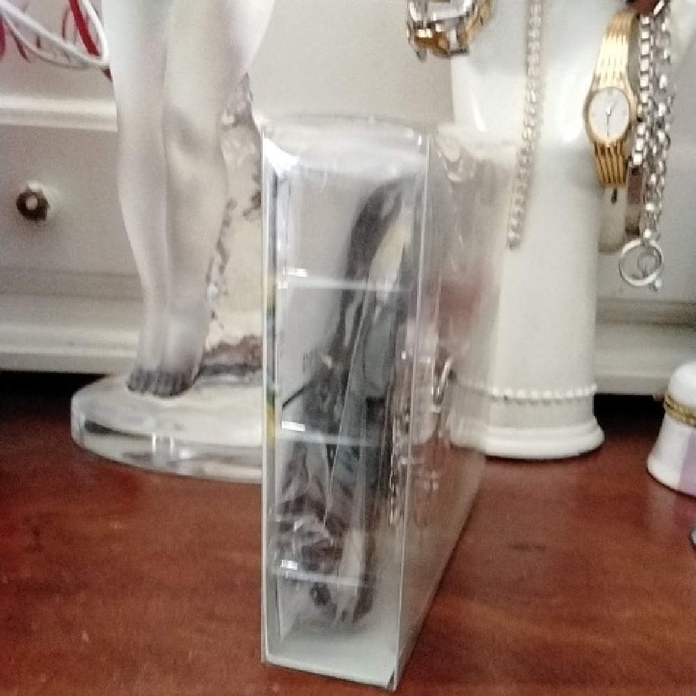 Red Digital Photo Frame Keychain - Picture 3 of 6